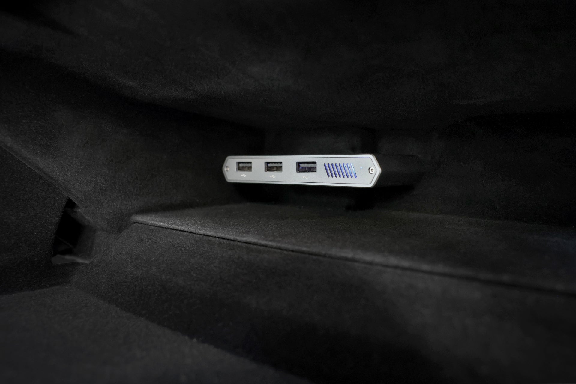 Tesla 1TB SSD + 3 - Port HUB - GearHaus